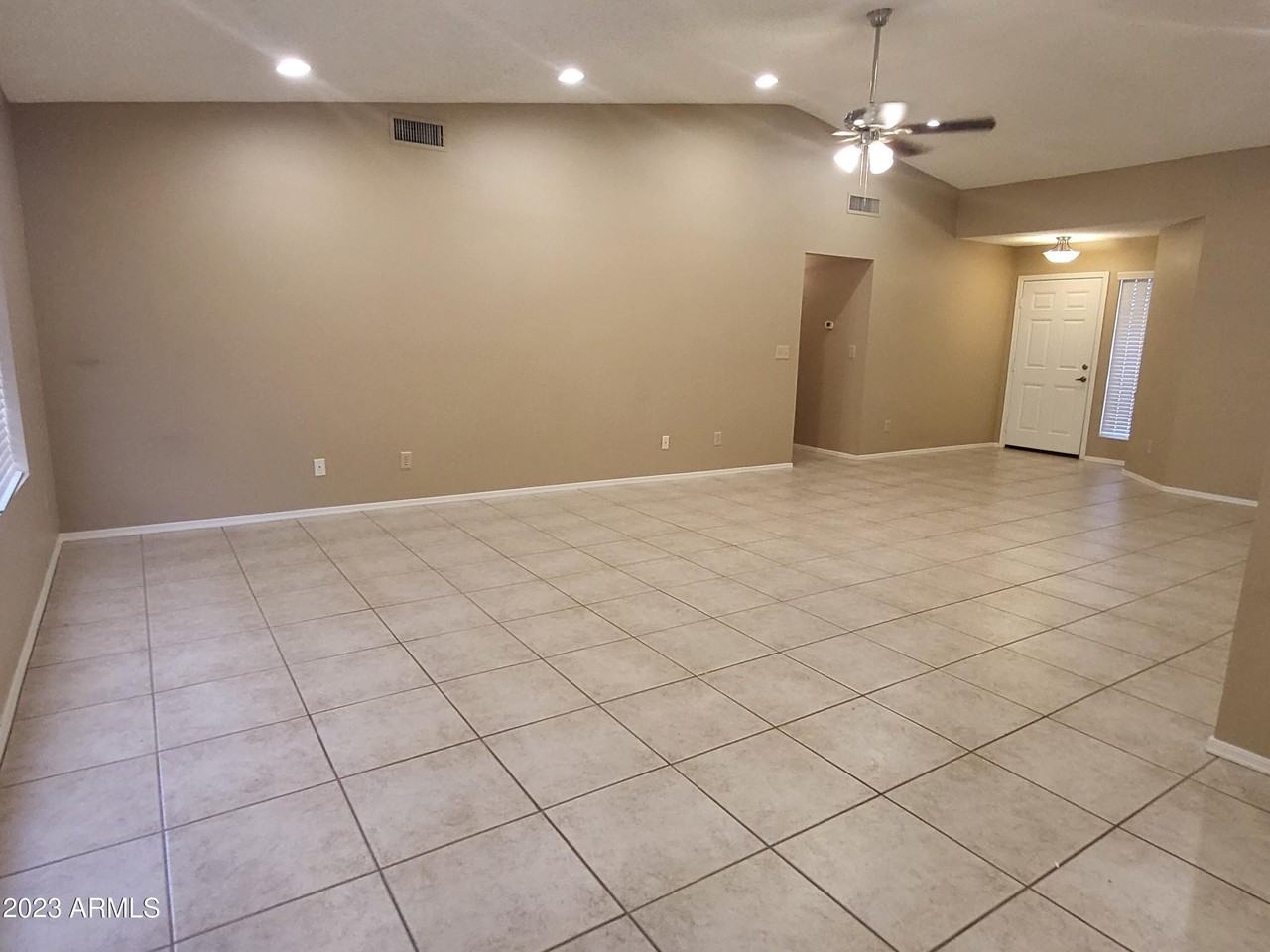 9126 W Maui Ln - Photo 4 of 19