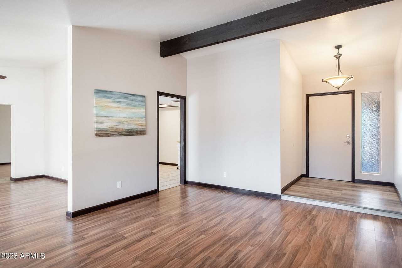 4662 W Kings Ave - Photo 5 of 26