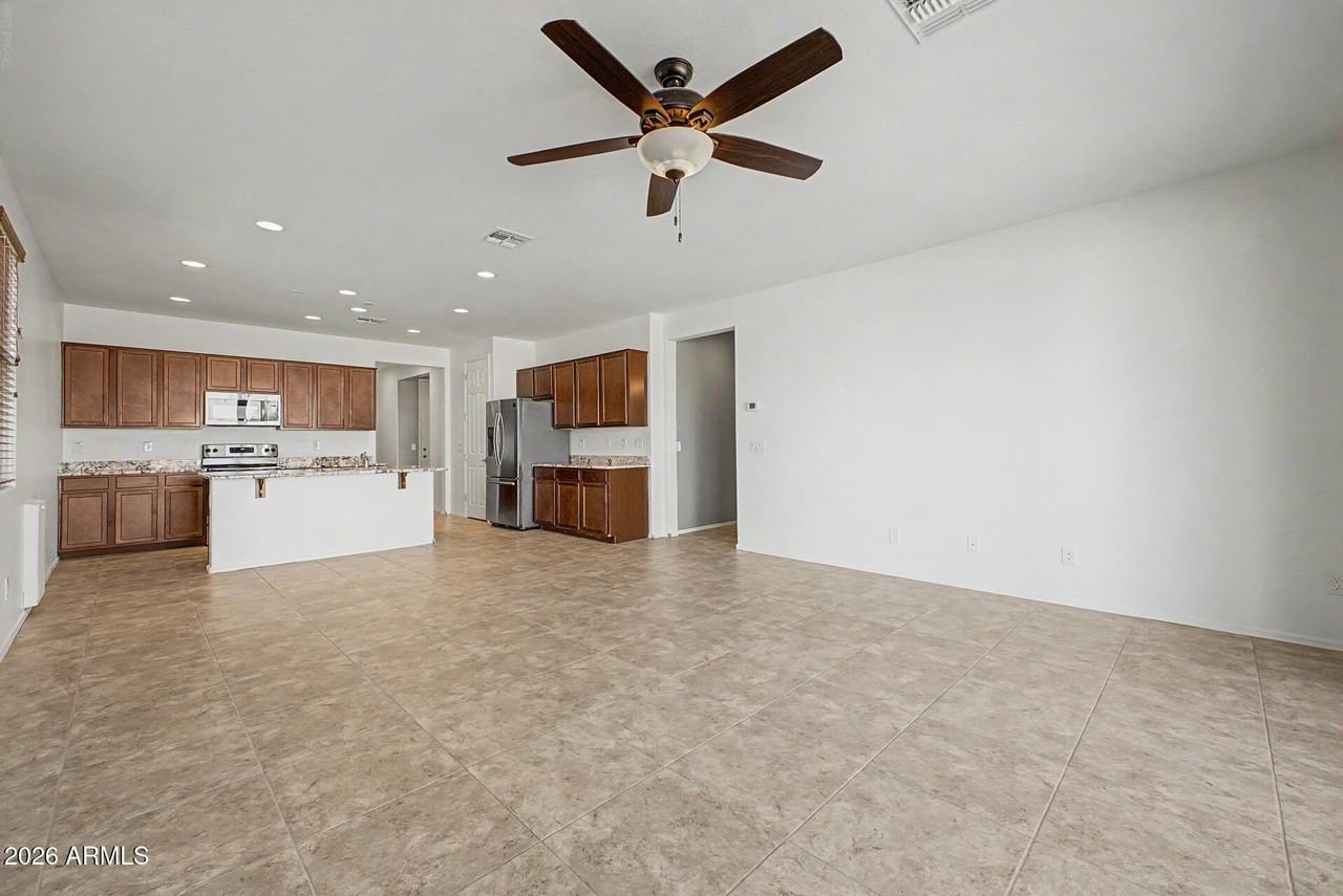 4418 W Federal Way - Photo 6 of 30