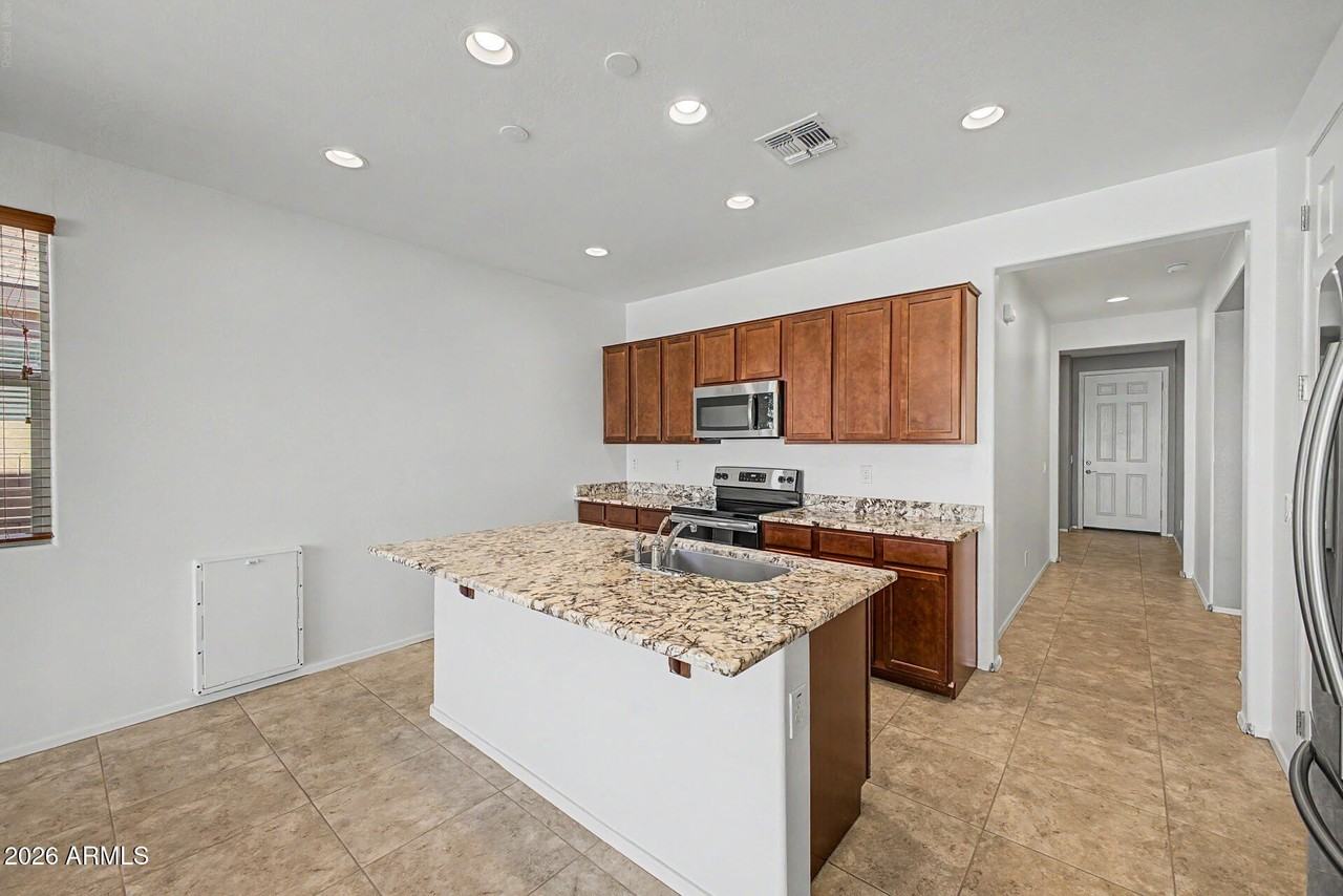 4418 W Federal Way - Photo 7 of 30