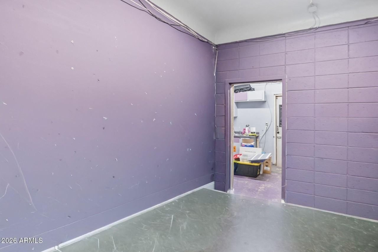 13831 W Glendale Ave #B - Photo 5 of 17
