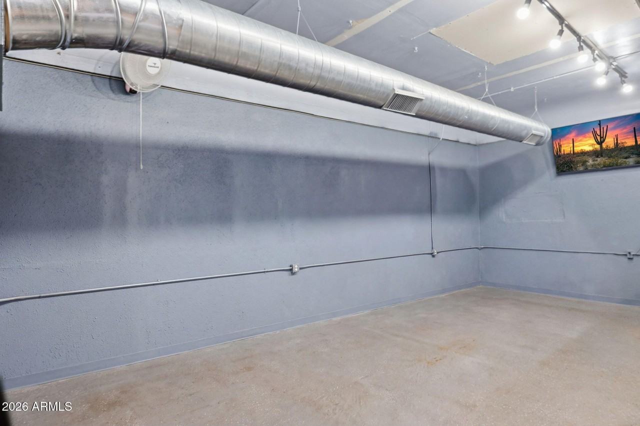 13831 W Glendale Ave #B - Photo 7 of 17