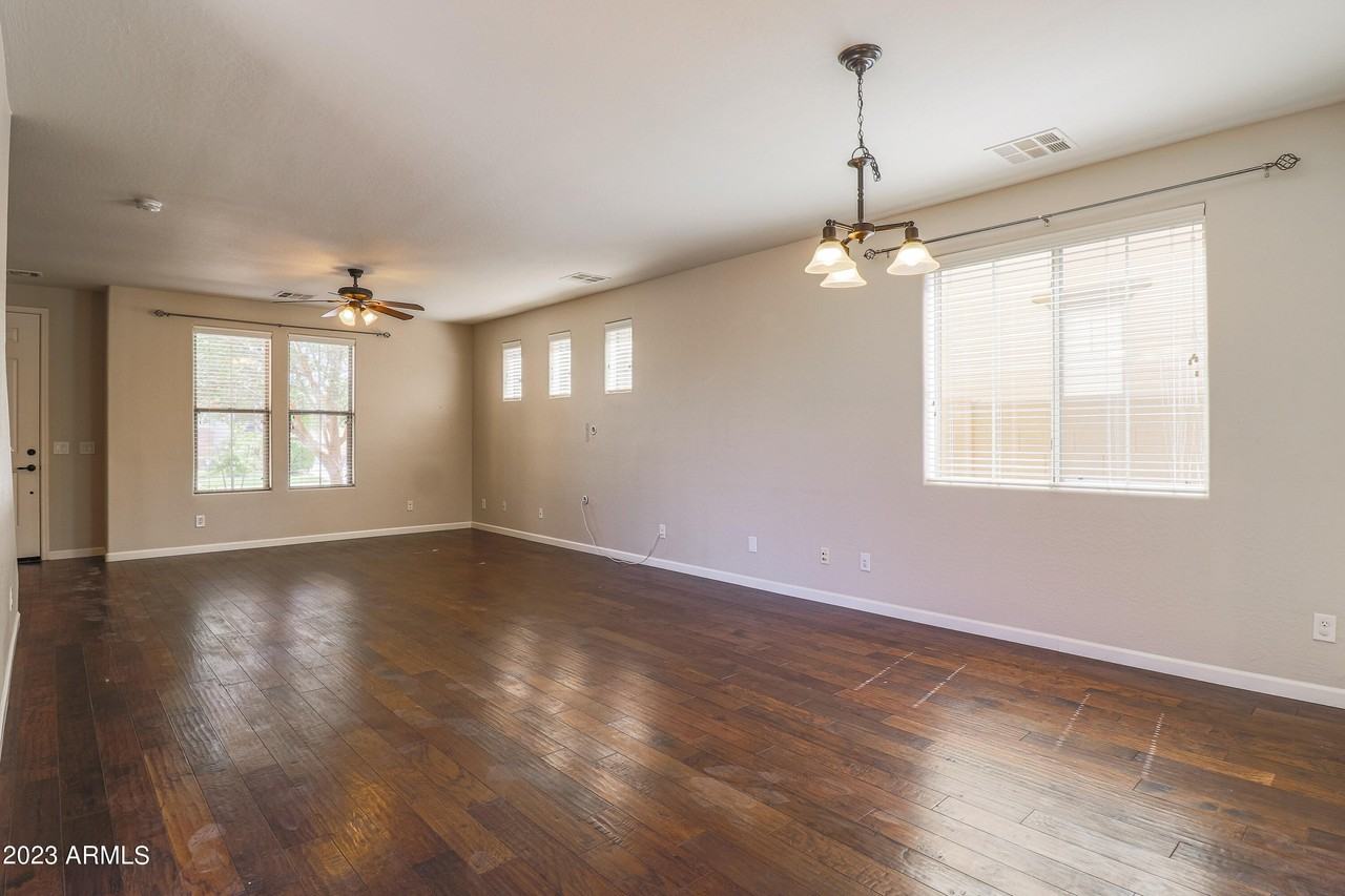 15304 W Wethersfield Rd - Photo 6 of 28
