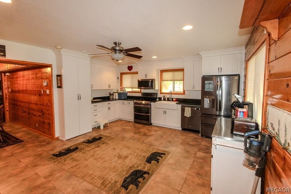 583 Orange Ave - Photo 2 of 33