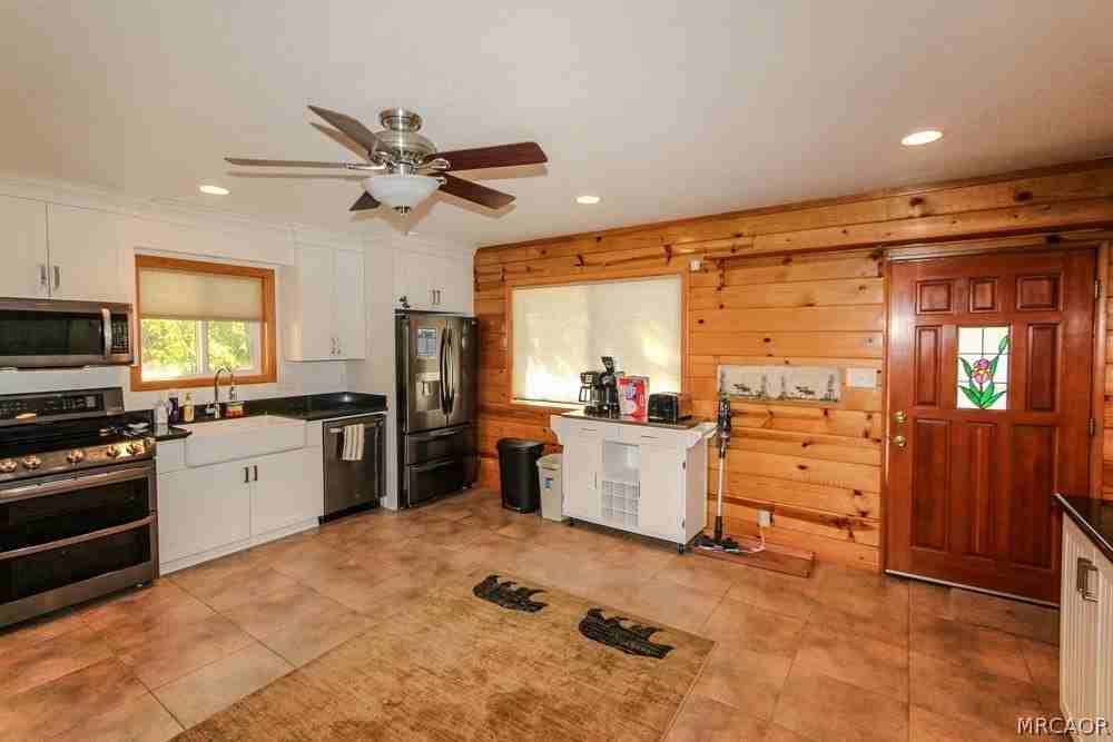 583 Orange Ave - Photo 3 of 33
