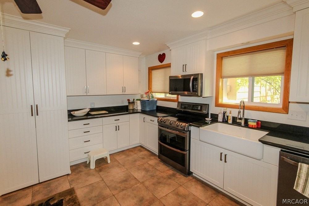 583 Orange Ave - Photo 5 of 33