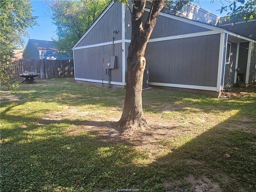 1600 Lemon Tree Ln - Photo 2 of 9
