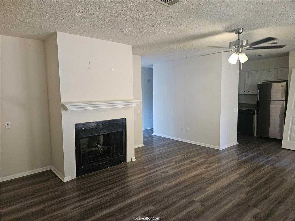 1600 Lemon Tree Ln - Photo 3 of 9