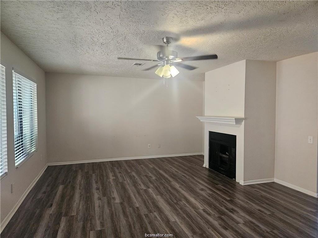 1600 Lemon Tree Ln - Photo 4 of 9