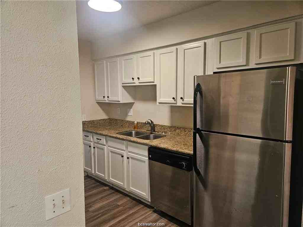 1600 Lemon Tree Ln - Photo 5 of 9