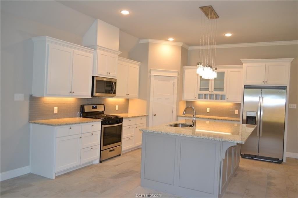 304 Foch St - Photo 3 of 10