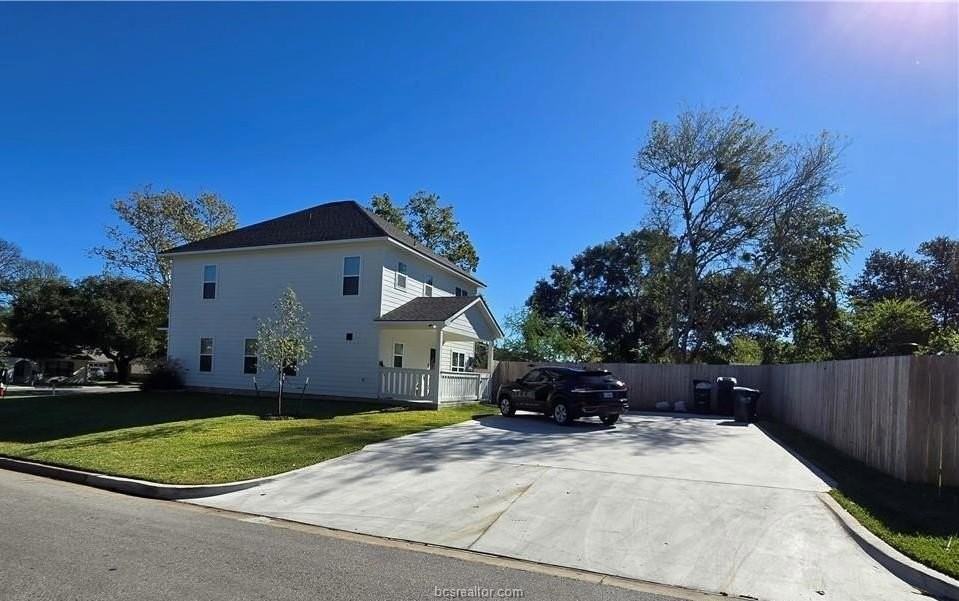 904 Trigger St - Photo 2 of 12