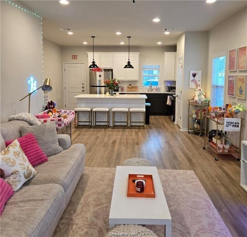 904 Trigger St - Photo 5 of 12