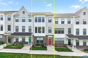 featured image of 2842 Sweetbay St #R