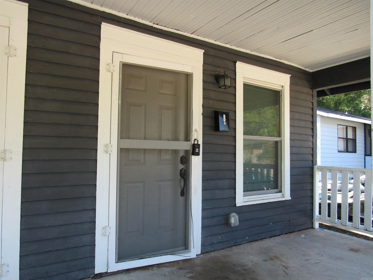 1001 W 33rd St - Photo 2 of 15