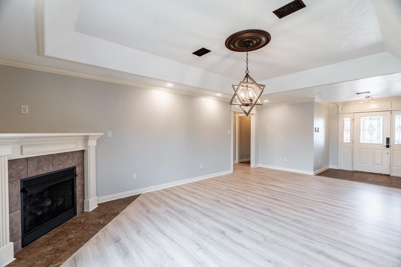 2423 Palisade Dr - Photo 7 of 28
