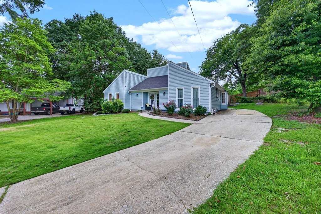 5413 Shanna Ct - Photo 3 of 34