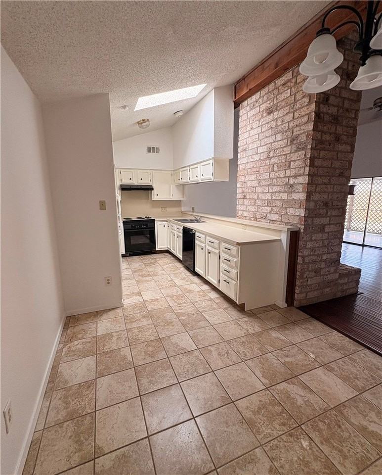 5530 Crossgate Dr N - Photo 7 of 16