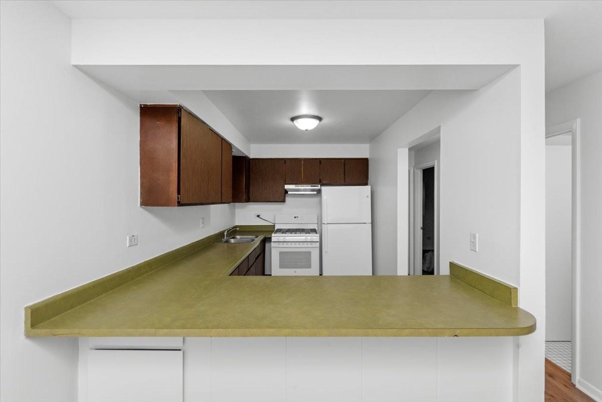 124 W Washington St #111 - Photo 2 of 13