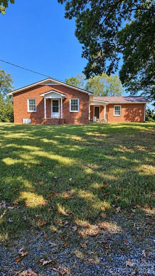 2410 Wallace Rd - Photo 3 of 14