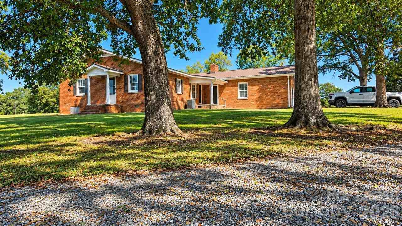 2410 Wallace Rd - Photo 5 of 14