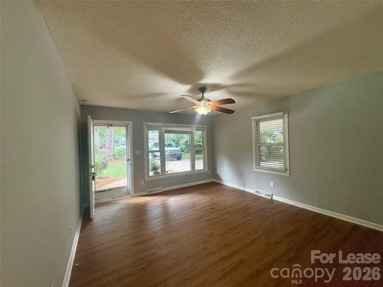 109 Holly Dr - Photo 3 of 24