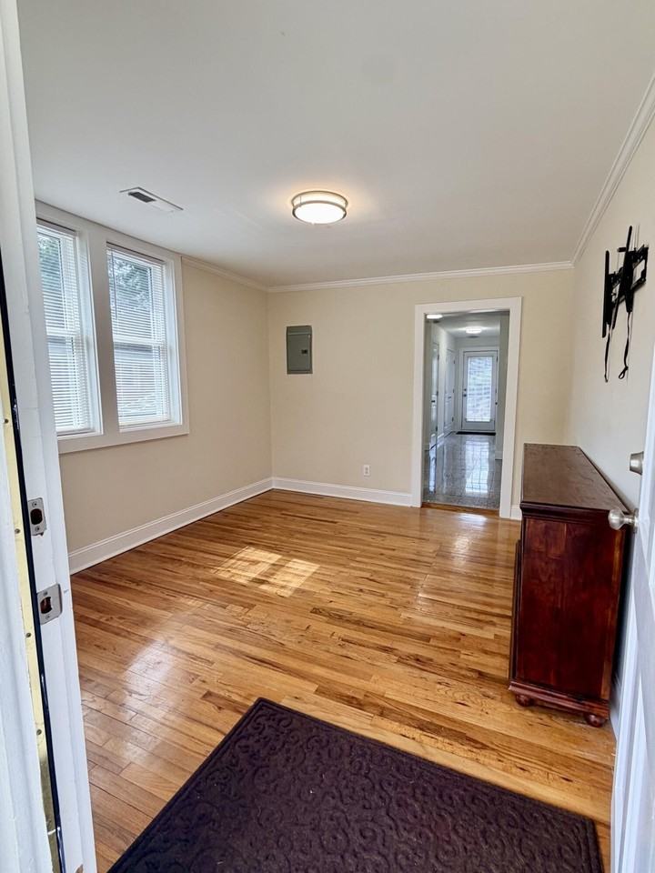 733 York St - Photo 3 of 20