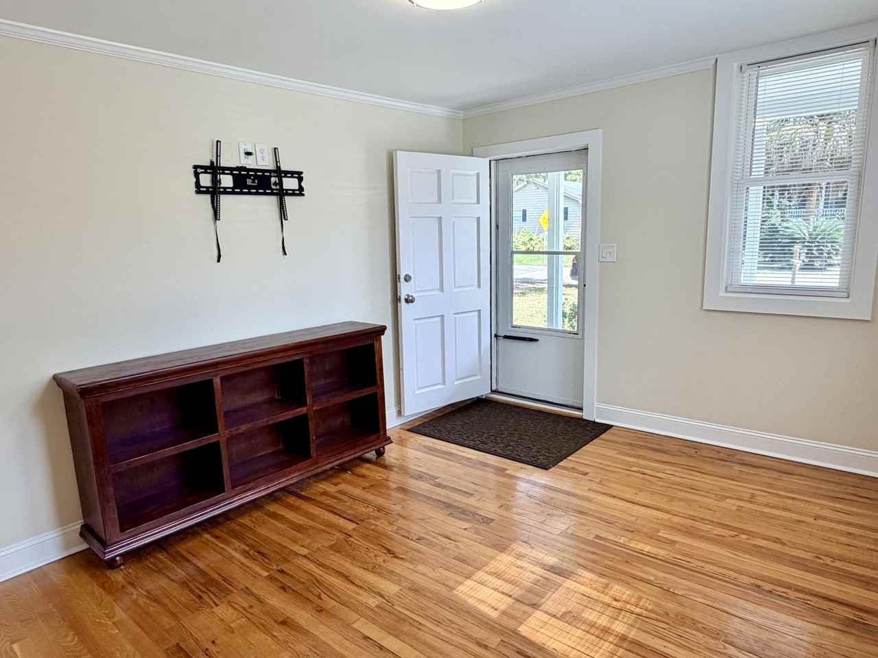 733 York St - Photo 4 of 20