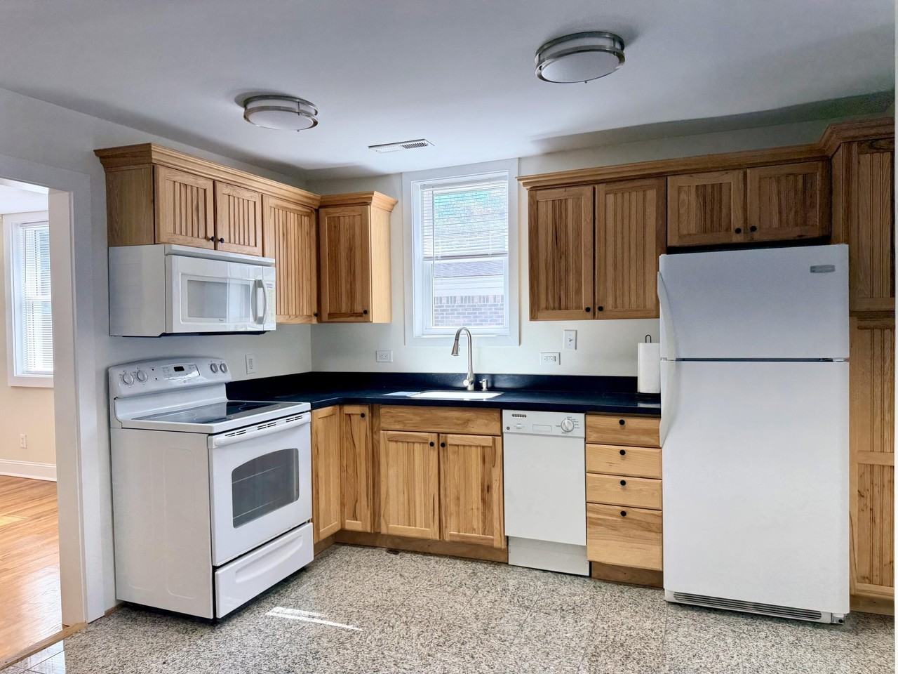 733 York St - Photo 5 of 20