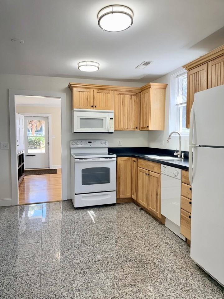 733 York St - Photo 6 of 20