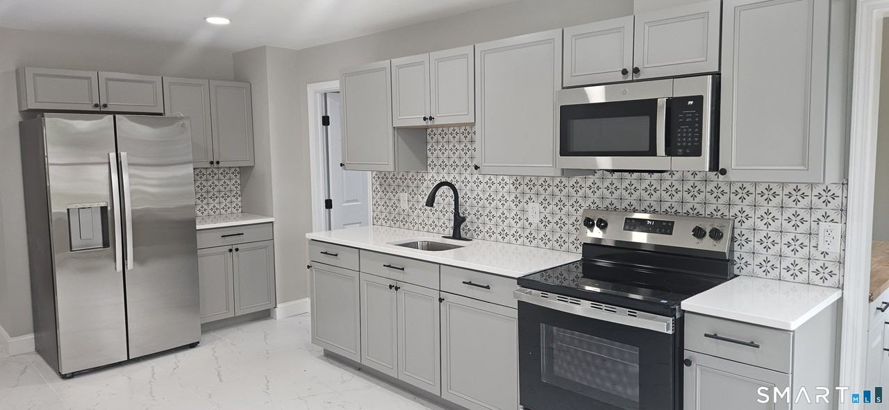 112 Larrabee St #1stFL - Photo 2 of 12