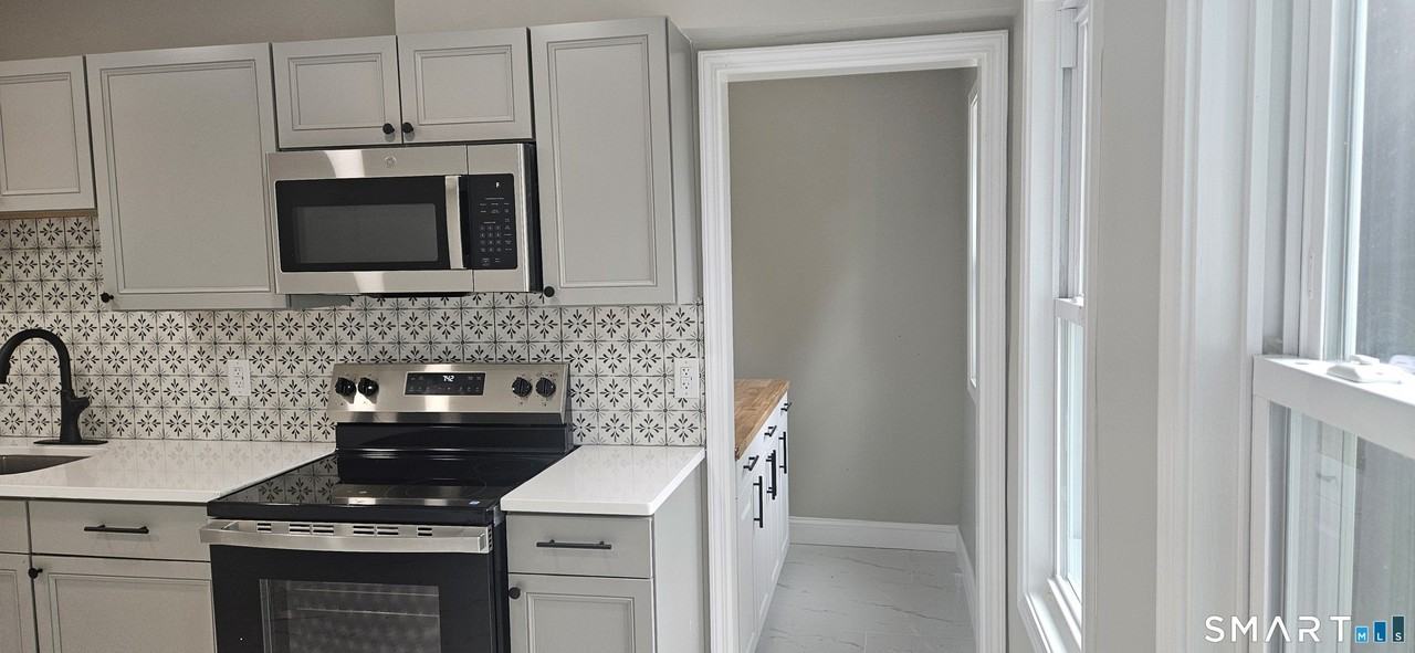 112 Larrabee St #1stFL - Photo 3 of 12