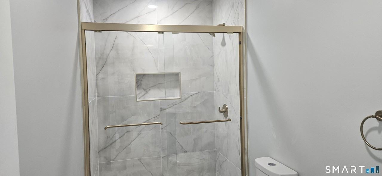 112 Larrabee St #1stFL - Photo 4 of 12
