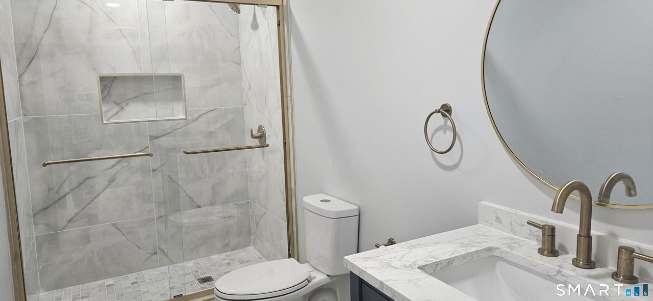112 Larrabee St #1stFL - Photo 5 of 12