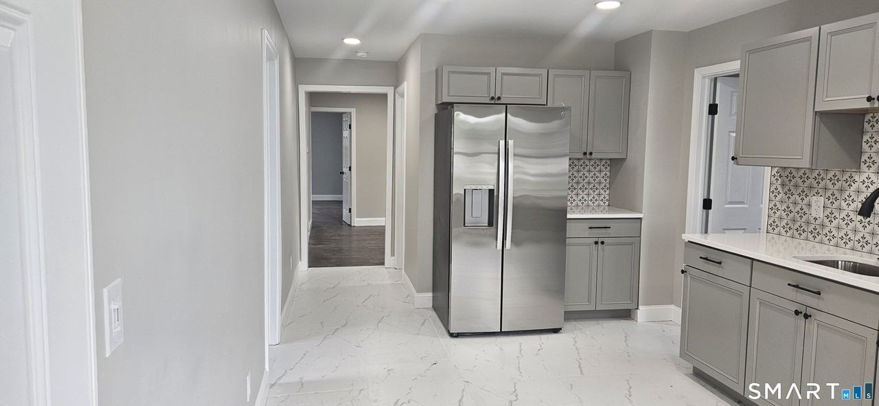 112 Larrabee St #1stFL - Photo 6 of 12