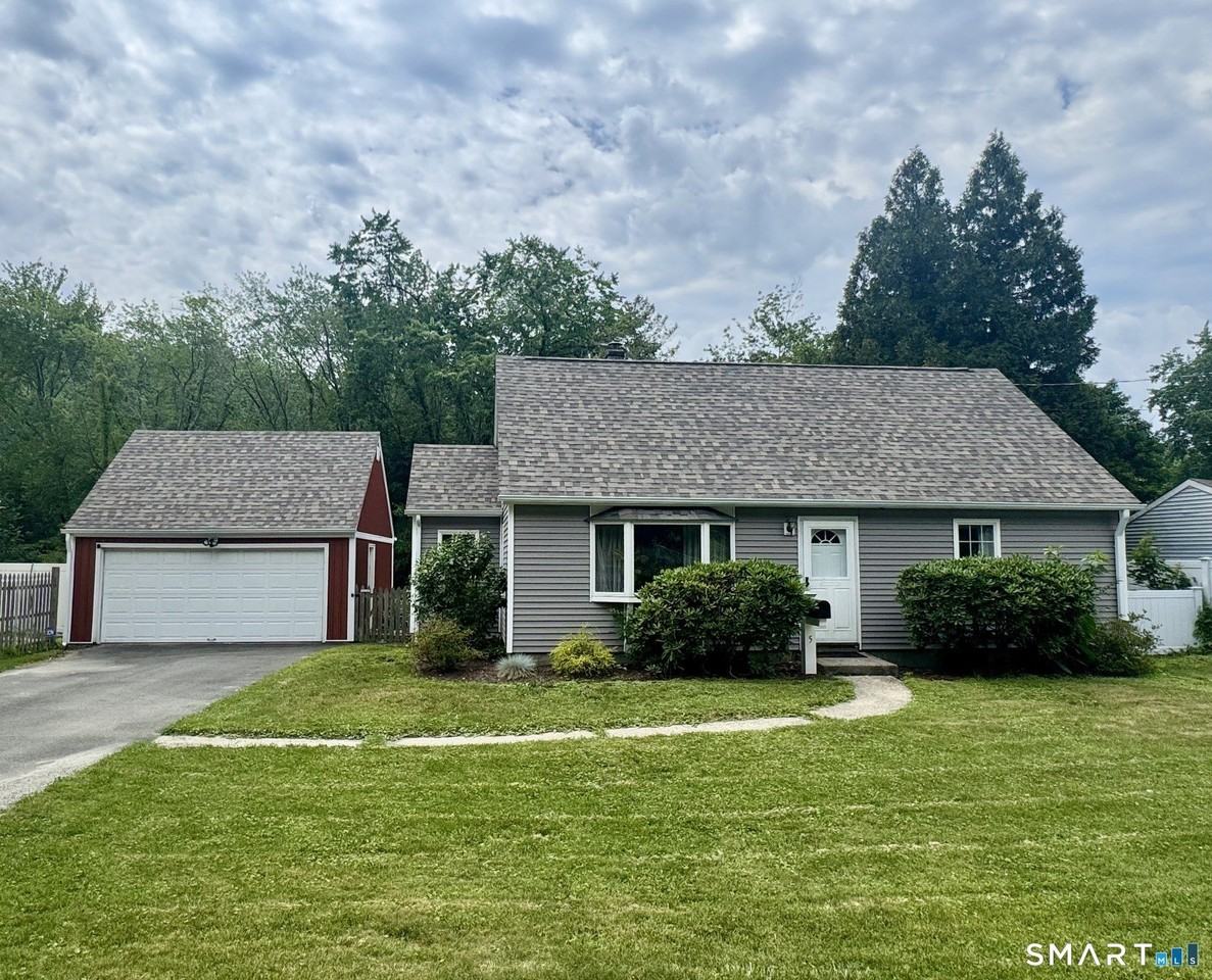 5 Bethpage Dr - Photo 3 of 26