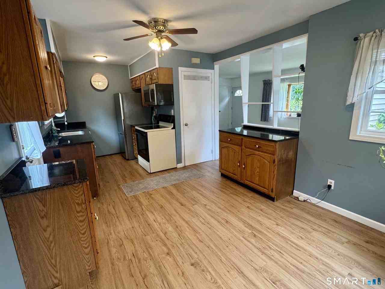 5 Bethpage Dr - Photo 5 of 26