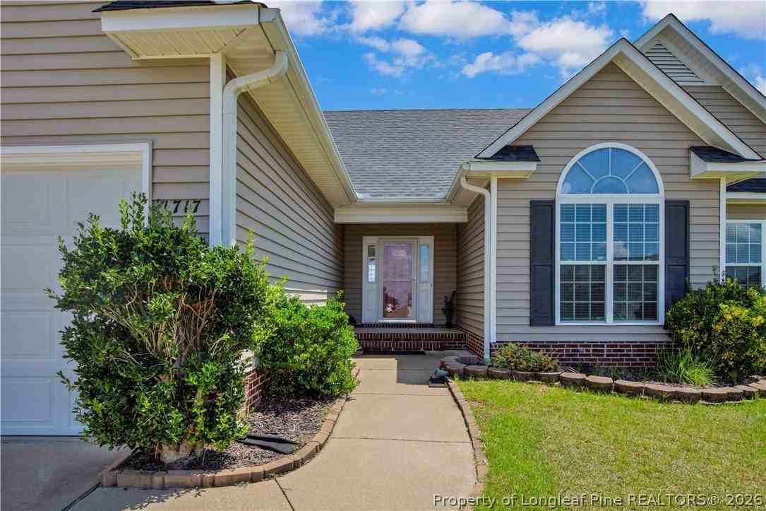 1717 Kershaw Loop - Photo 3 of 32