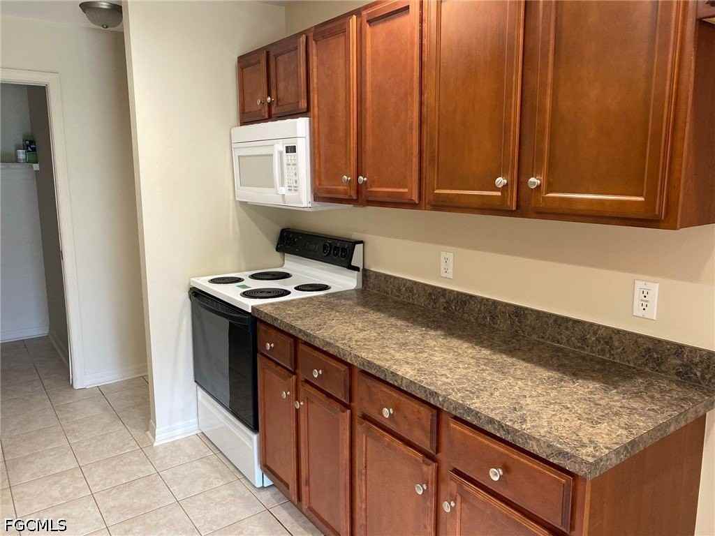 1037 Camden St E - Photo 2 of 12