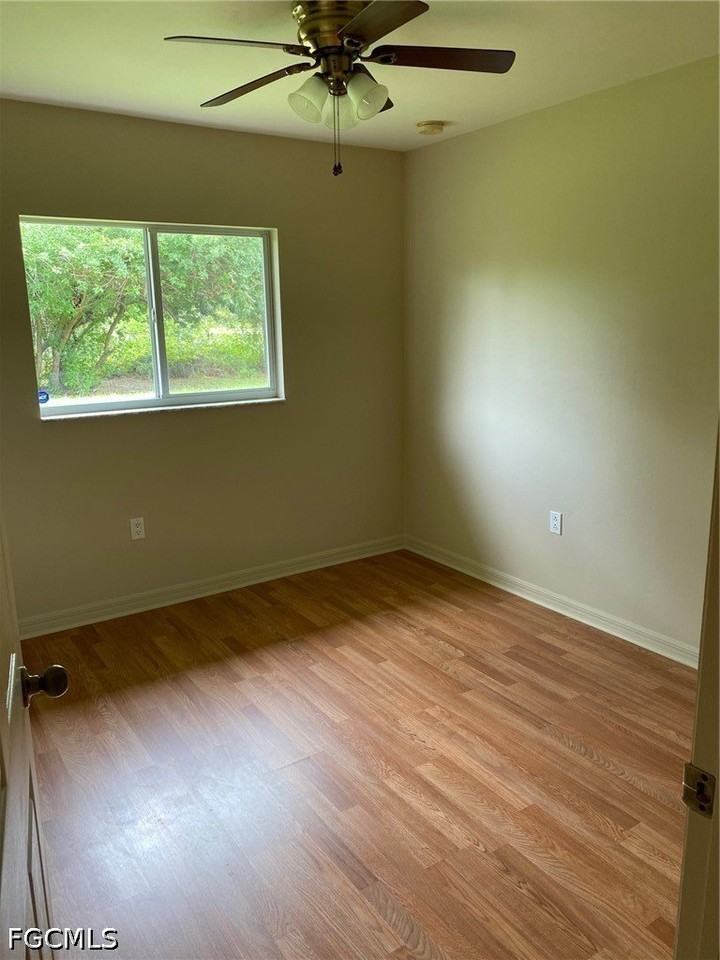 1037 Camden St E - Photo 7 of 12