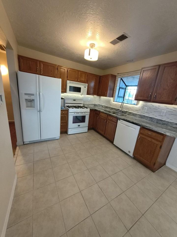 6651 Lamy St Nw - Photo 6 of 26
