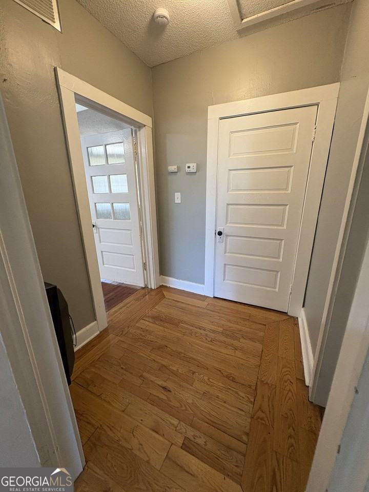 15 Elmwood St Ne - Photo 5 of 18