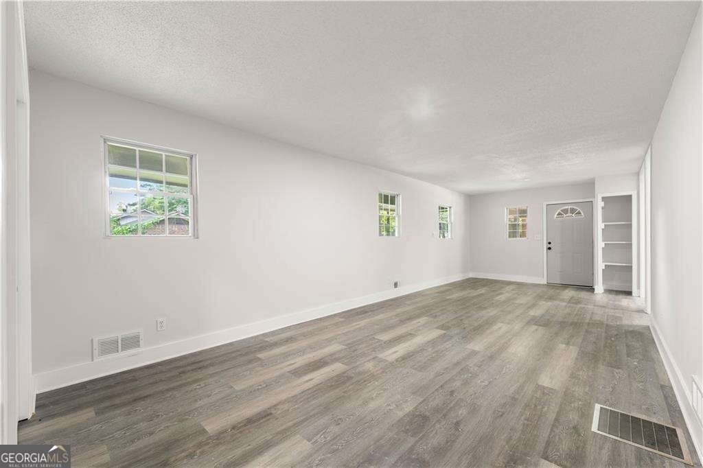 4755 Kent Rd - Photo 7 of 26
