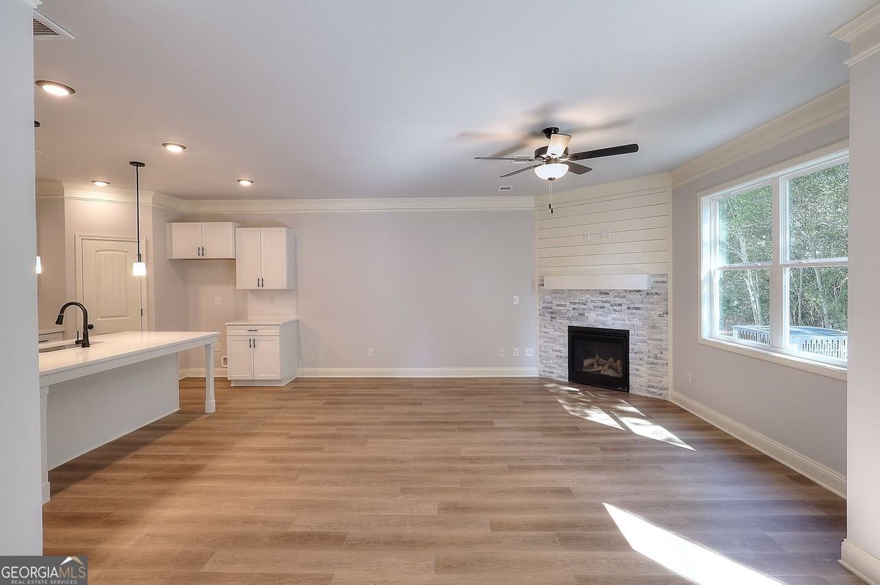 33 Crest Dr #5 - Photo 5 of 28