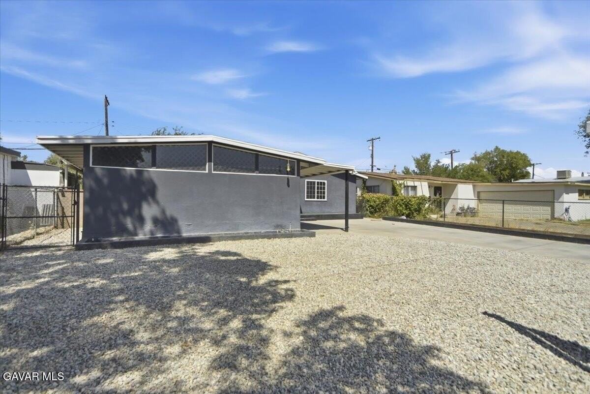 44043 Heaton Ave - Photo 2 of 32