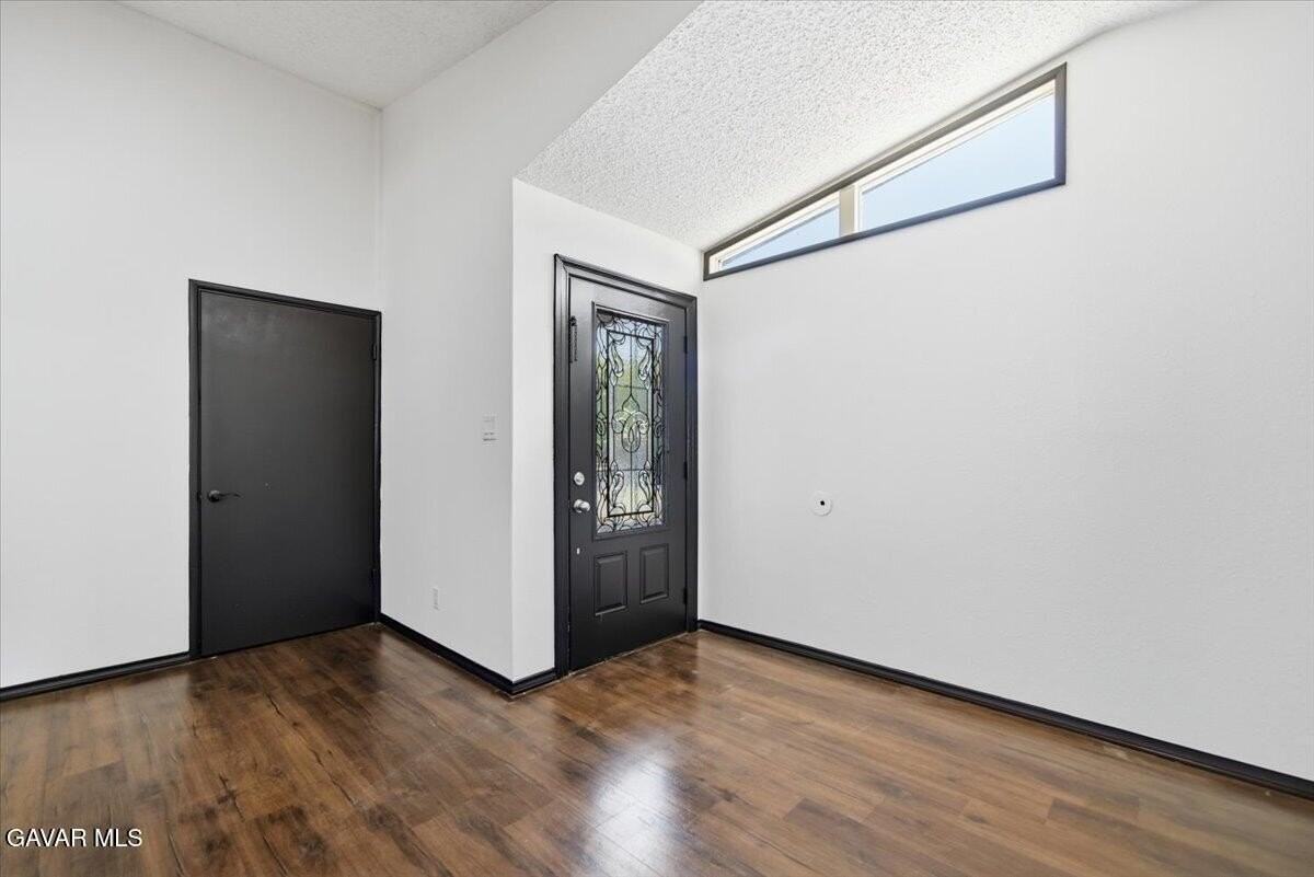 44043 Heaton Ave - Photo 4 of 32