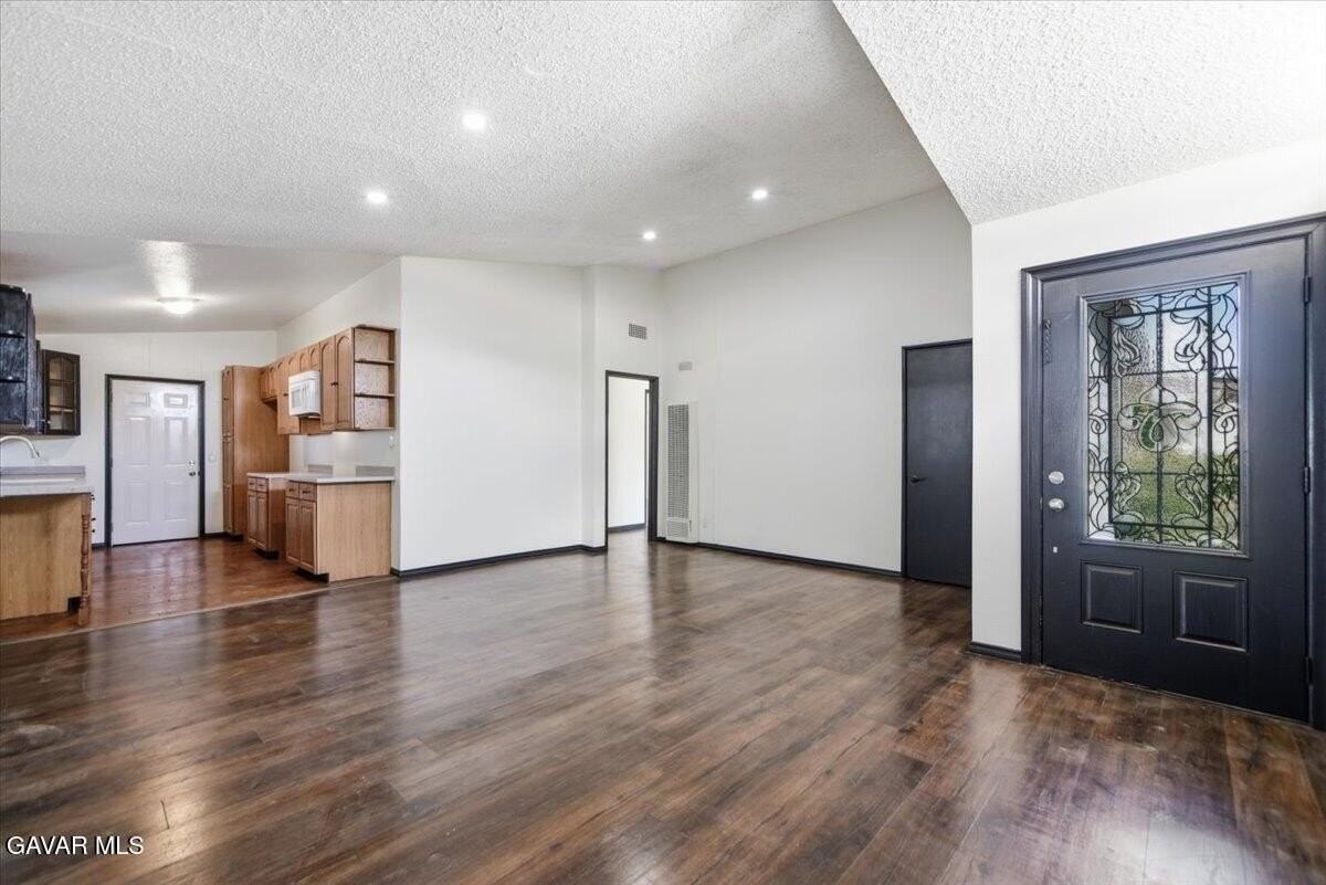 44043 Heaton Ave - Photo 6 of 32