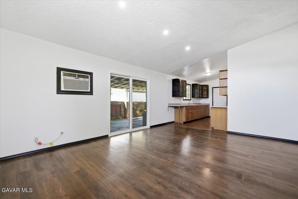 44043 Heaton Ave - Photo 7 of 32