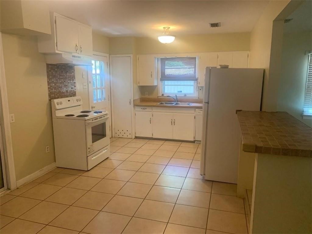 2307 Emogene St - Photo 7 of 12