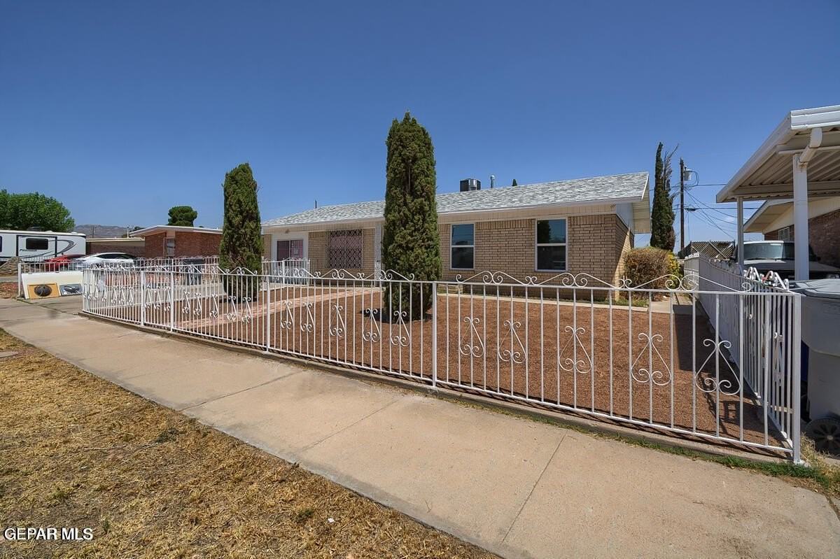 6039 Sorrento St - Photo 2 of 34